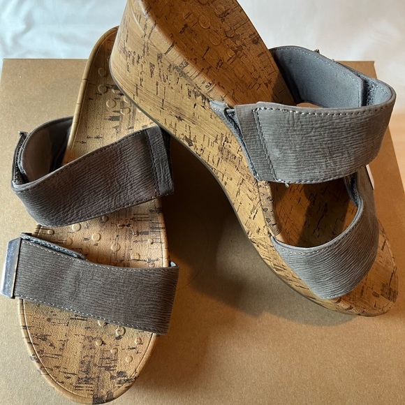 Vionic Pepper Ruched Wedge Sandals - Picture 15 of 15